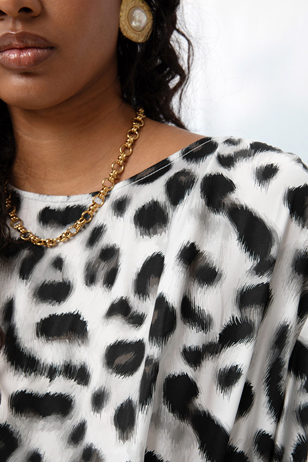 DETAILED OPENING SKIRT MIDI